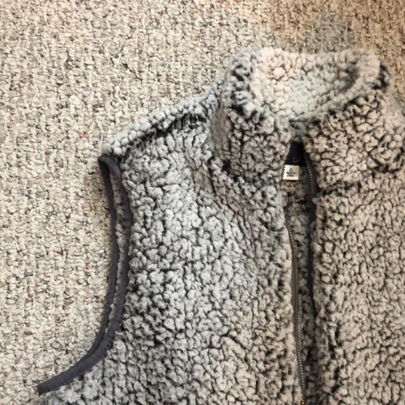 Gray Furry Vest size L from Francesca’s Boutique - Picture 3 of 3